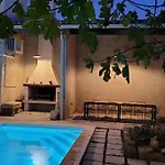 Maison De Village Du Xvii Siecle En Camargue *