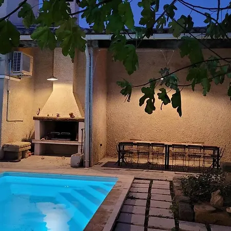 Maison De Village Du Xvii Siecle En Camargue *