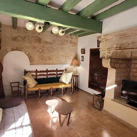 Maison De Village Du Xvii Siecle En Camargue