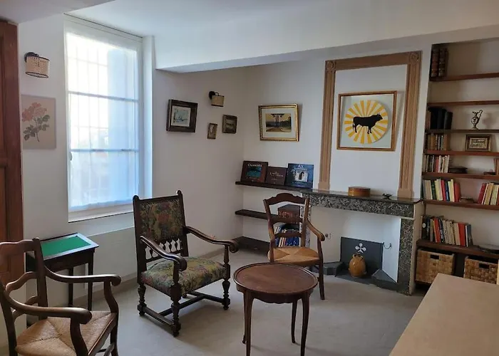 Maison De Village Du Xvii Siecle En Camargue *