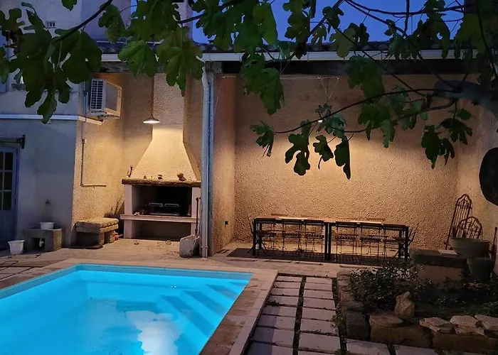 Maison De Village Du Xvii Siecle En Camargue *