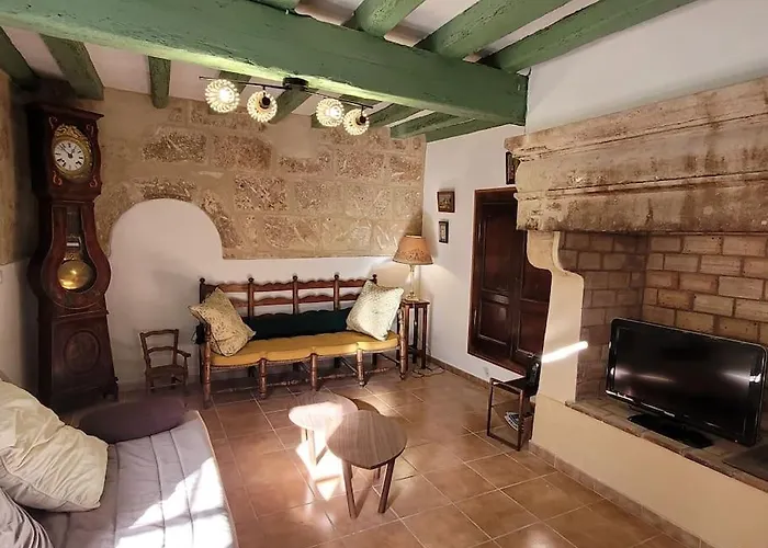 Maison De Village Du Xvii Siecle En Camargue