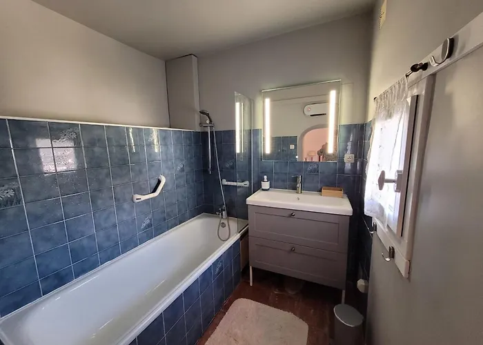 Maison De Village Du Xvii Siecle En Camargue Le Cailar